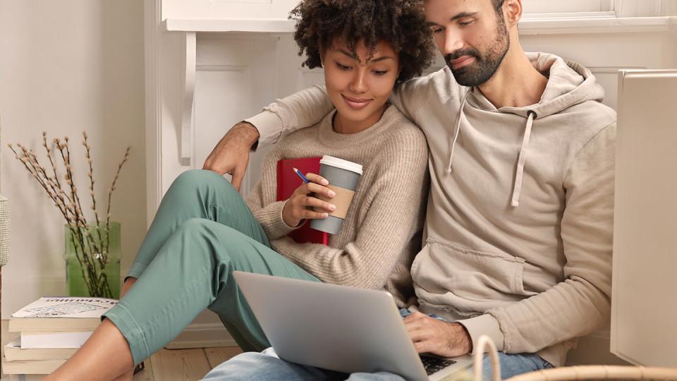 couple with laptop